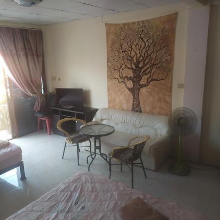 Artem'S Guesthouse Pantai Jomtien Luaran gambar