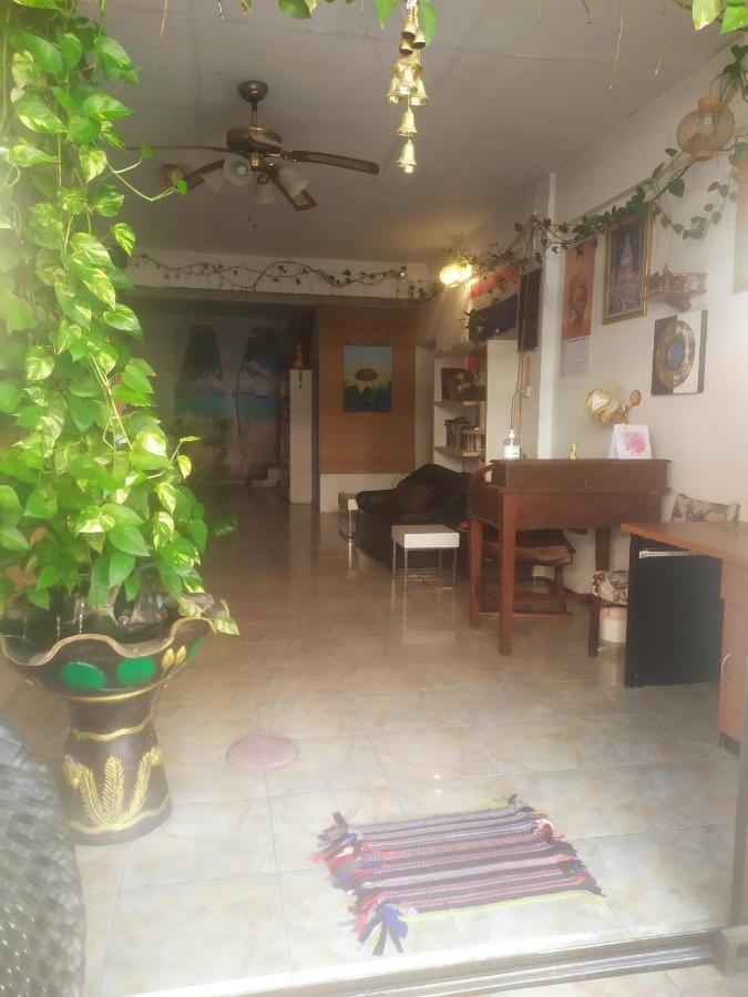 Artem'S Guesthouse Pantai Jomtien Luaran gambar