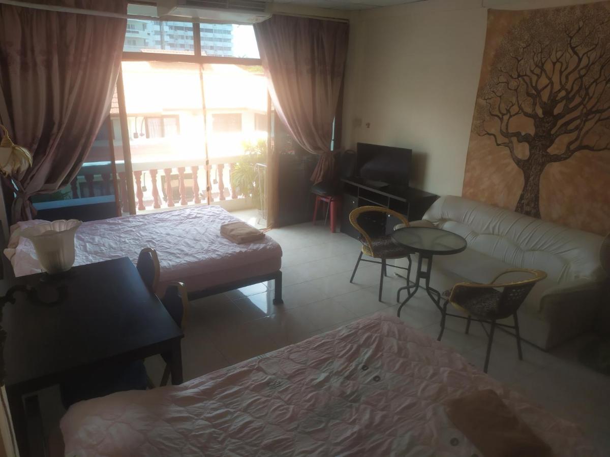 Artem'S Guesthouse Pantai Jomtien Luaran gambar