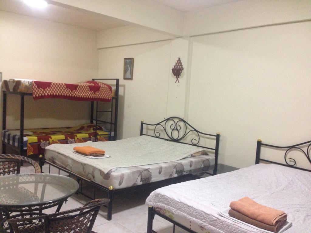 Artem'S Guesthouse Pantai Jomtien Luaran gambar
