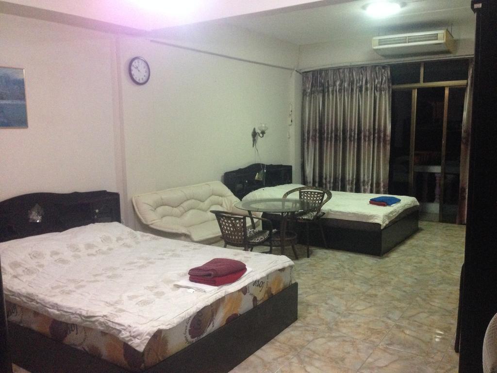 Artem'S Guesthouse Pantai Jomtien Luaran gambar