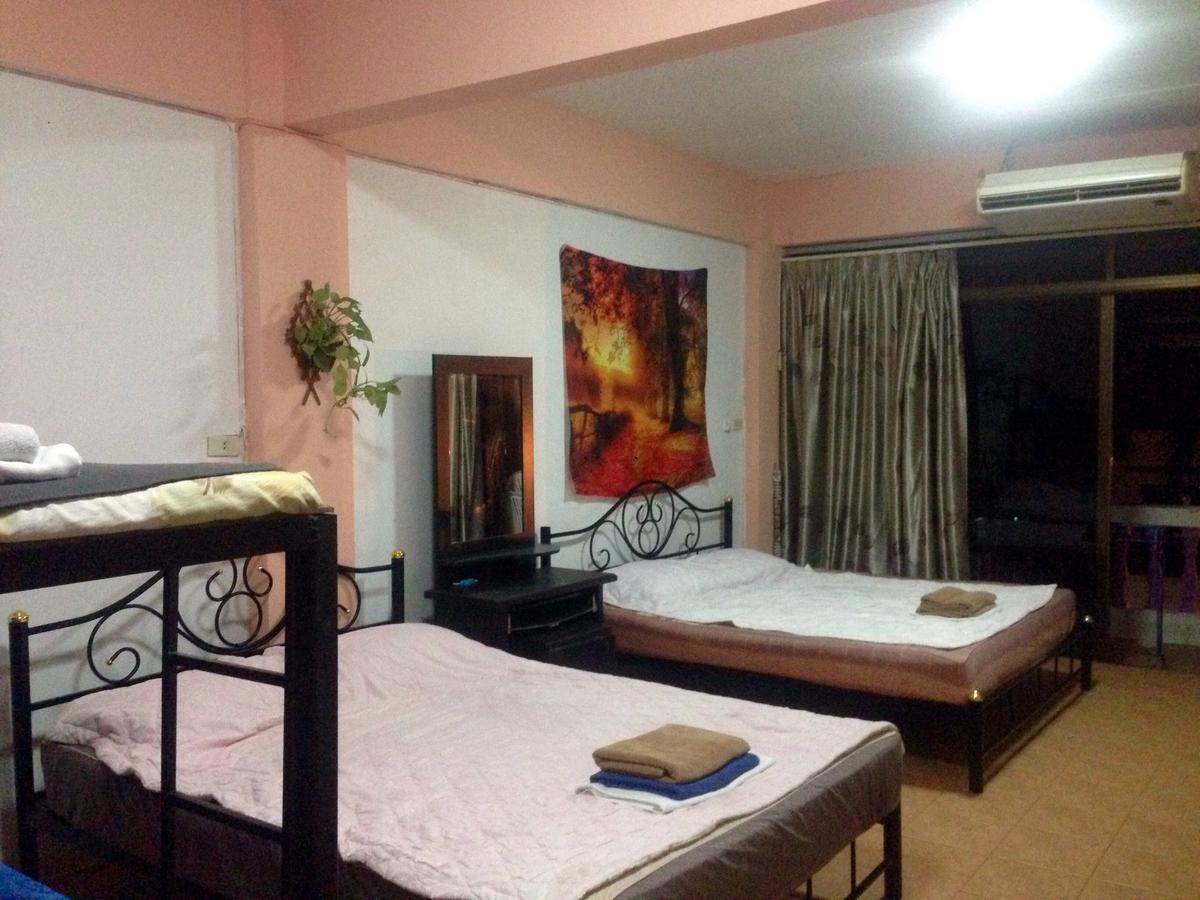 Artem'S Guesthouse Pantai Jomtien Luaran gambar