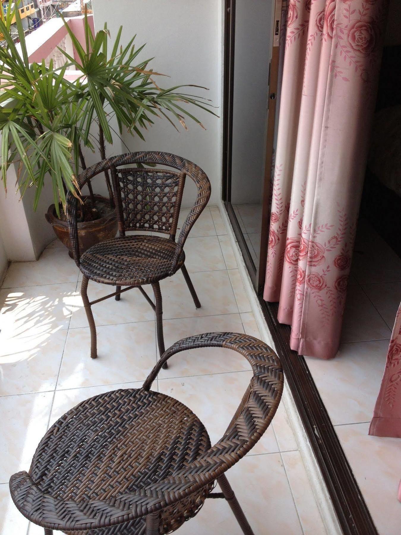 Artem'S Guesthouse Pantai Jomtien Luaran gambar
