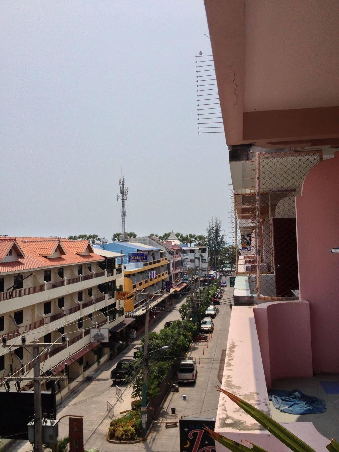 Artem'S Guesthouse Pantai Jomtien Luaran gambar