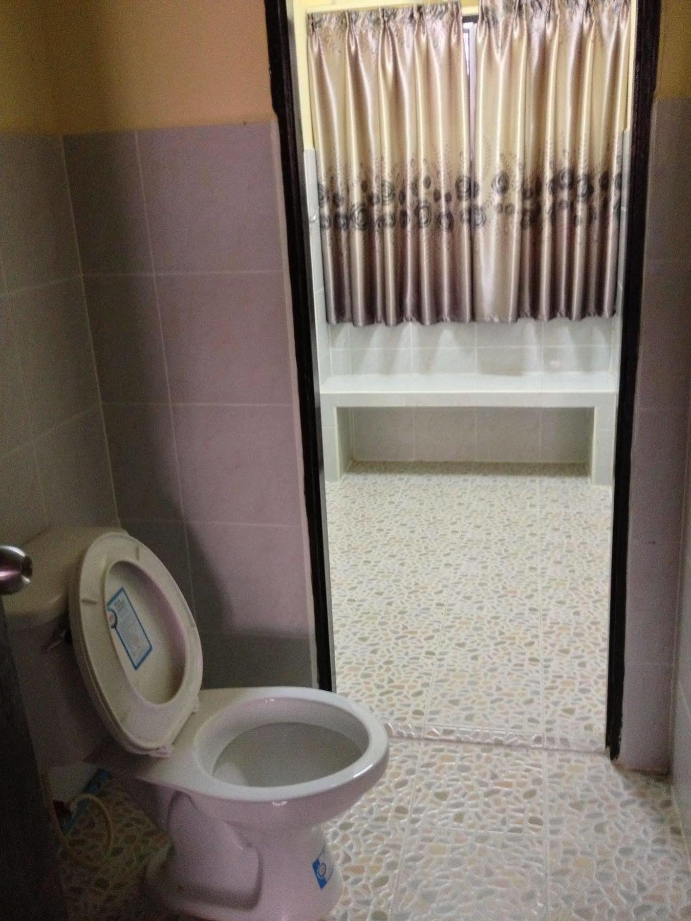Artem'S Guesthouse Pantai Jomtien Luaran gambar