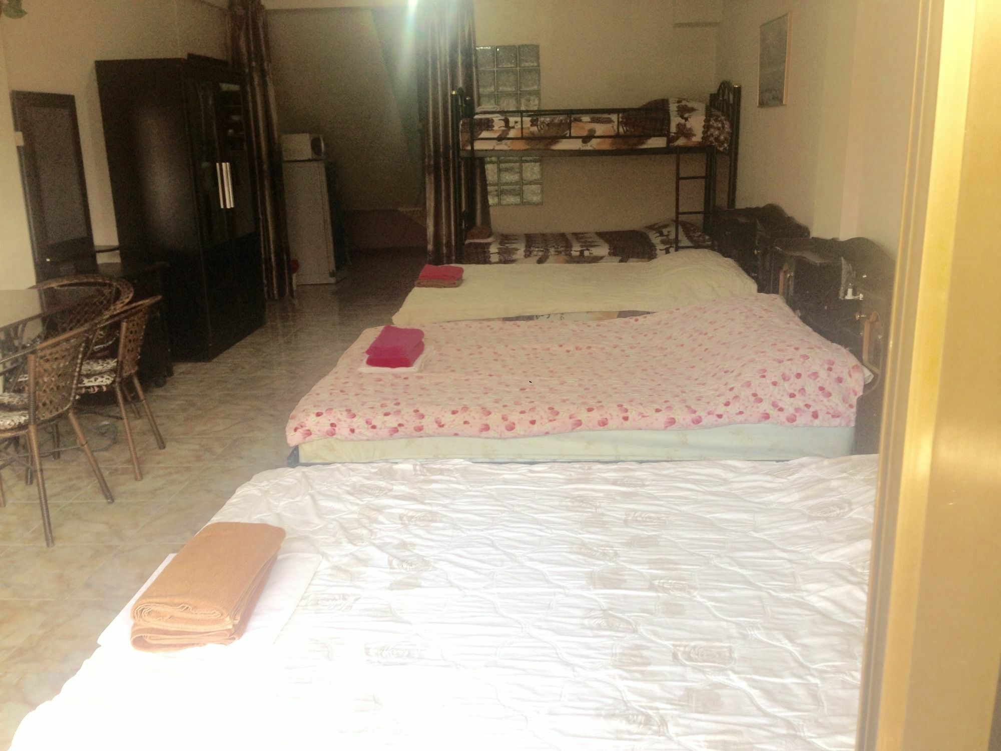 Artem'S Guesthouse Pantai Jomtien Luaran gambar