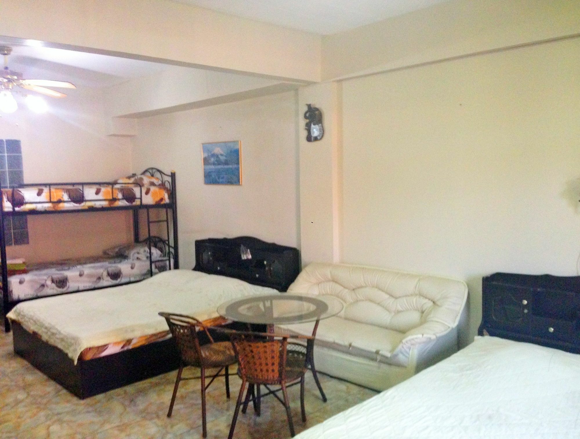 Artem'S Guesthouse Pantai Jomtien Luaran gambar