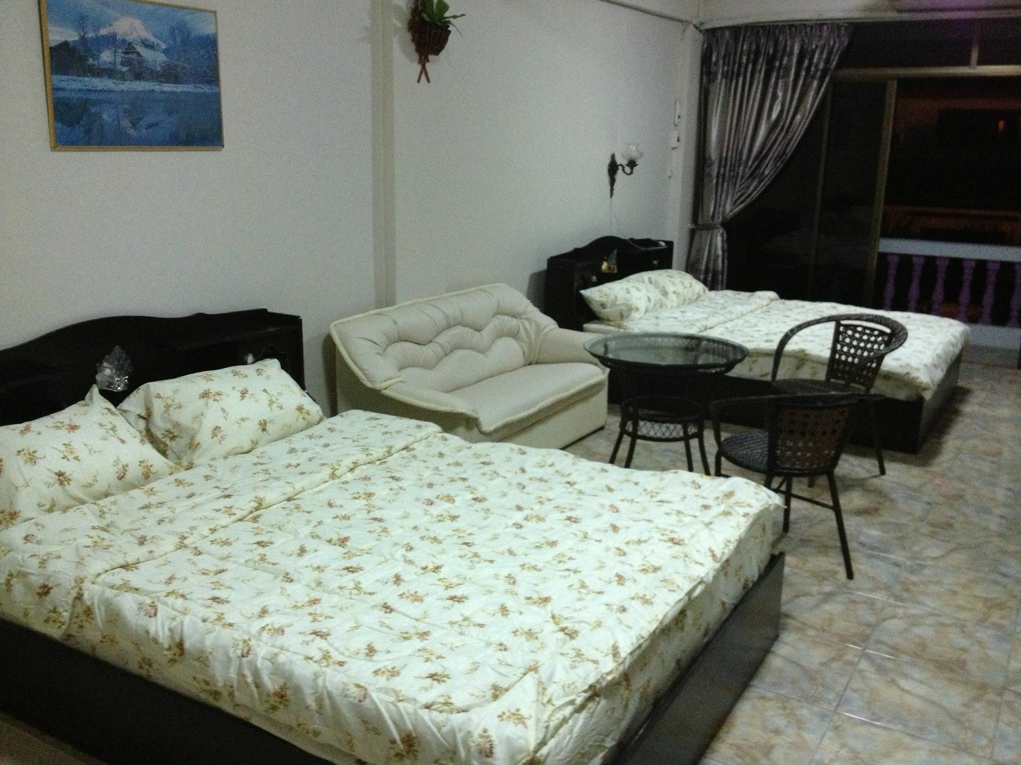 Artem'S Guesthouse Pantai Jomtien Luaran gambar